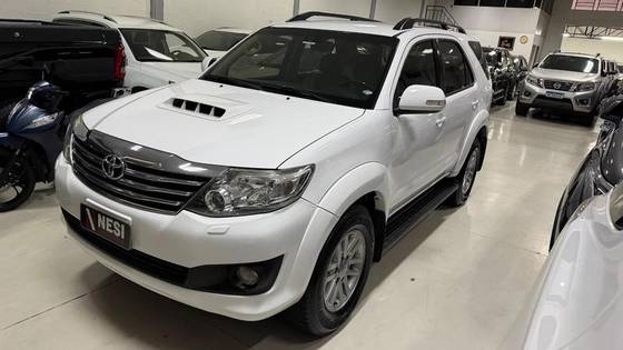 TOYOTA HILUX SW4 3.0 SRV 4X4 16V TURBO INTERCOOLER DIESEL 4P AUTOMÁTICO